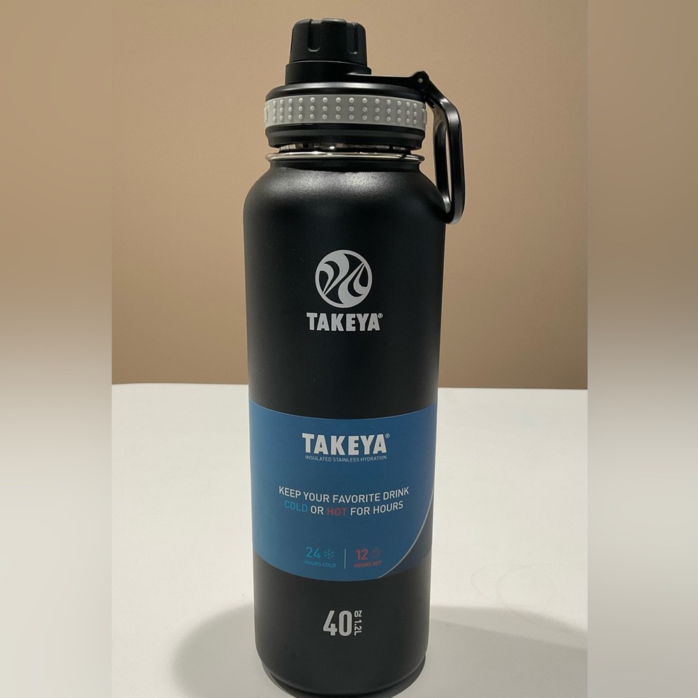 🌹🌹🌹NWT Takeya 24 oz Insulated Stainless Hydration Black Water Bottle